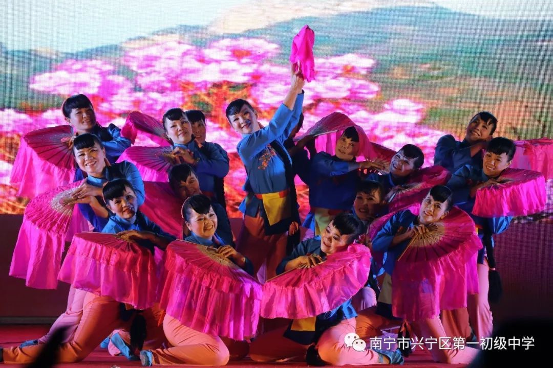 瀛︽牎涓嶅繕鍒濆績鐗㈣浣垮懡娲诲姩鎶ラ亾,涓嶅繕鍒濆績鏍″洯瑙嗛