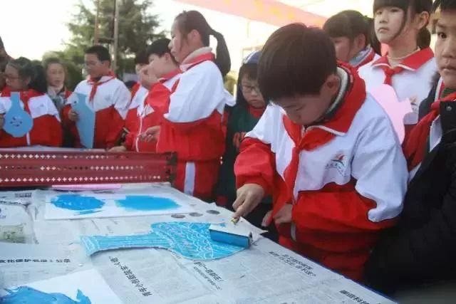 狗年要来了！浦江这所小学做的画有点意思的