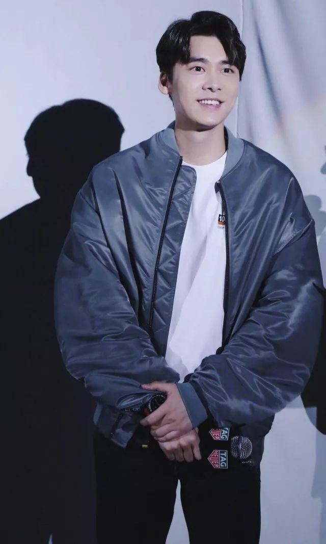 杨洋李易峰穿衣搭配,明星私服穿搭李易峰