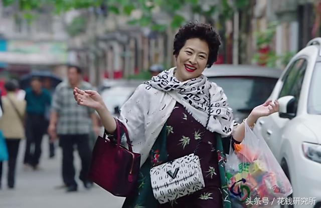 国产女装怎么那么贵,国产女装多少钱一套