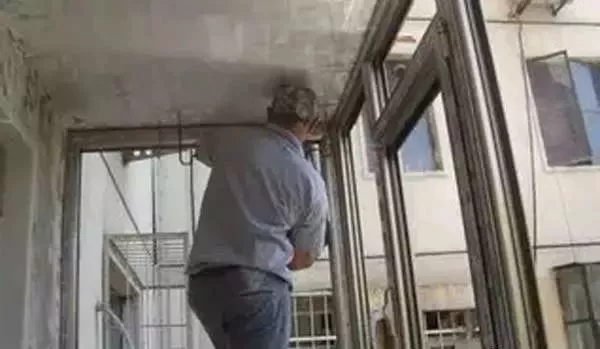 铝合金门窗漏雨怎么解决,铝合金门窗漏水怎么修补