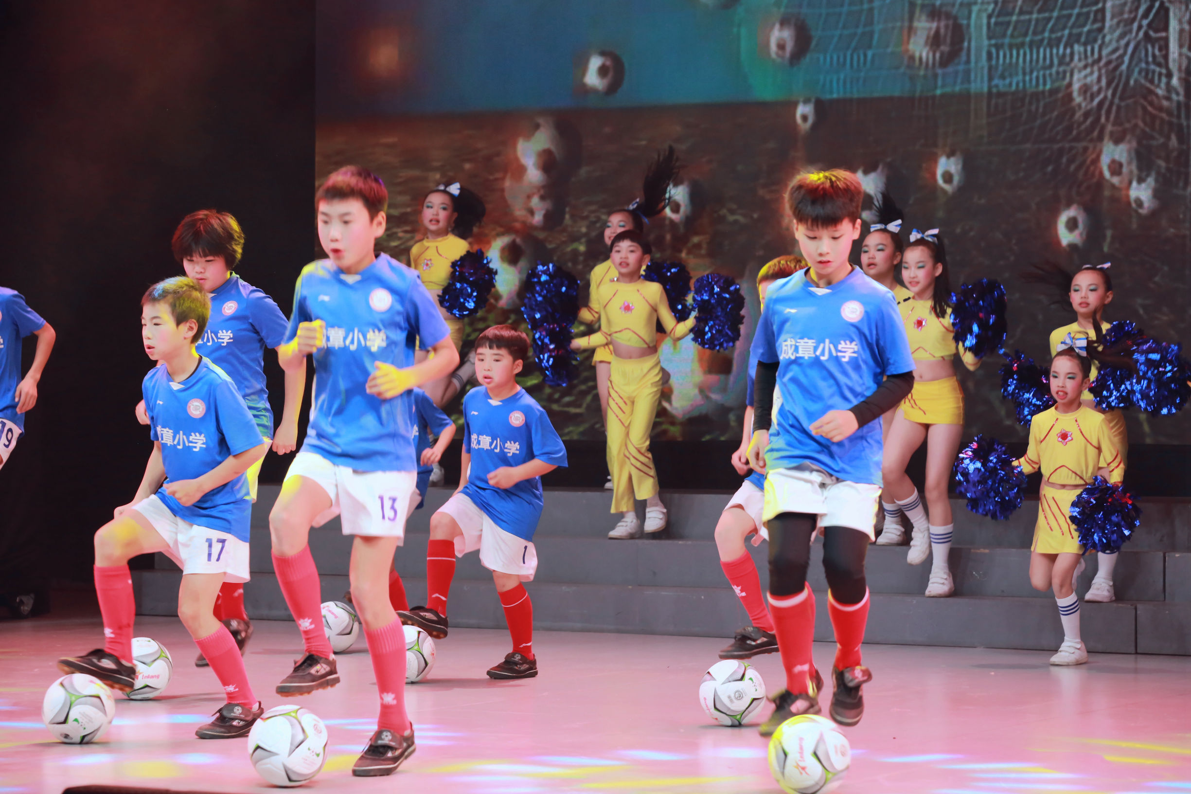 足球秀幼儿园,快乐足球阳光童年