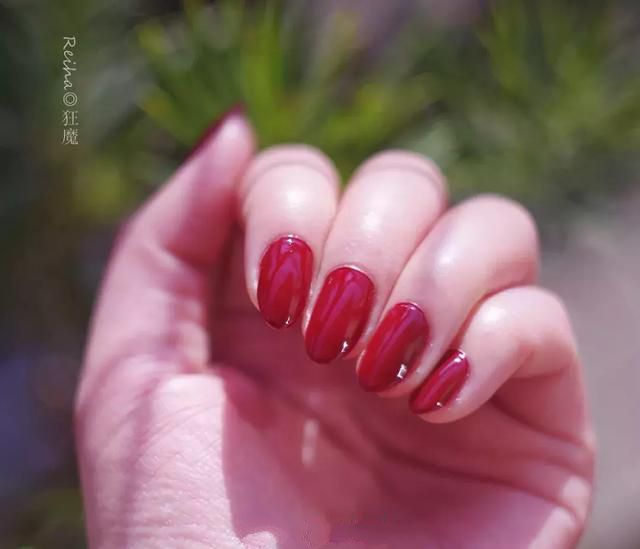 红色挑心系列美甲,明星同款纯色美甲推荐