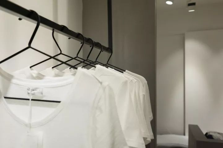 普通tshirt怎样穿更时尚,t-shirt怎么样才能潮流