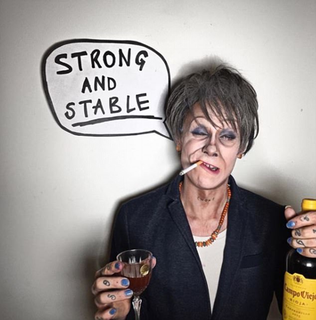 英国女人仿妆小丑女,英国恶女人仿妆