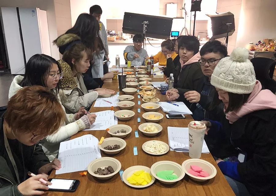 东南亚最好吃的虾片牌子,新加坡餐厅里的虾片