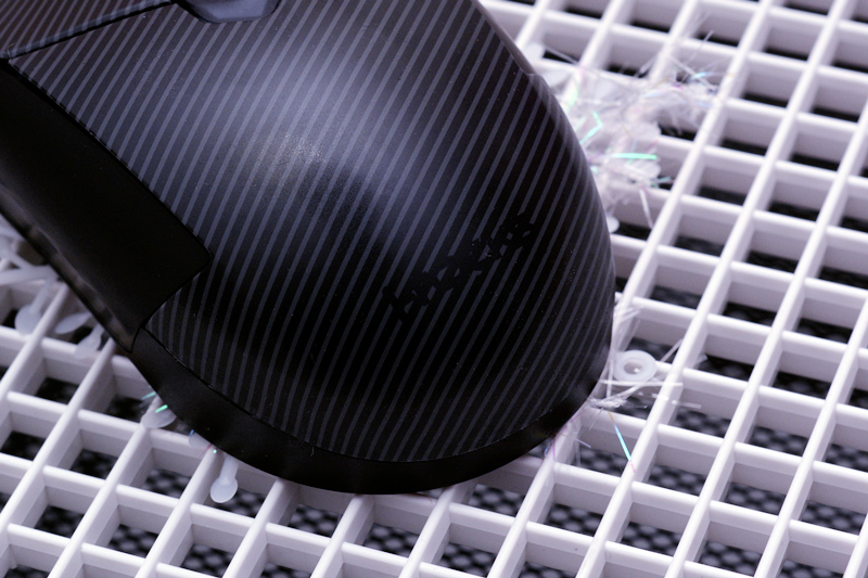 如果说樱桃是买盒子送键盘,那I-ROCKS锆Zr-60算是买盒子送鼠标了