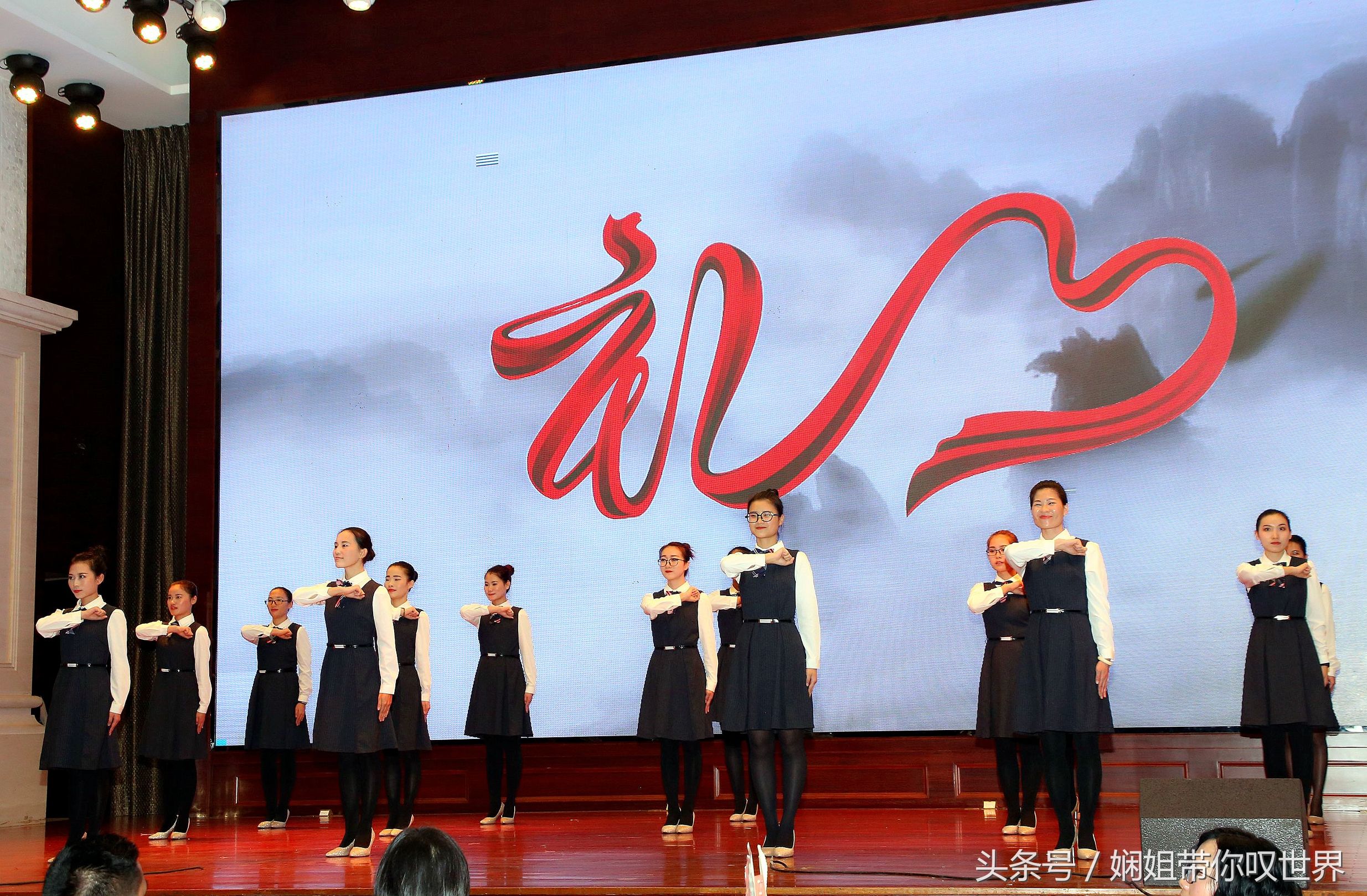 九载春华秋实今朝骏业日新的意思,春华秋实谱写事业华章