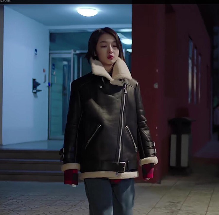 羊羔毛修身机车外套怎么搭配 (羊羔绒鹿皮绒机车服外套搭配)