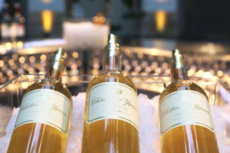 lv是用的什么皮做的,lv是布的还是皮的