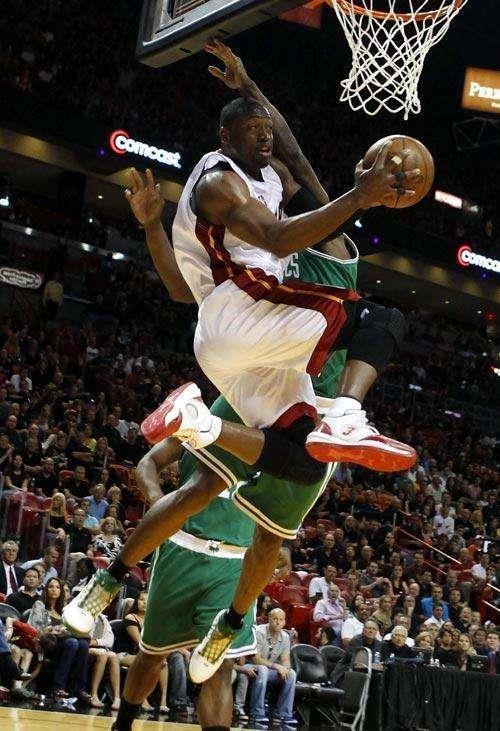 罗斯小乔丹上篮视频,罗斯拉杆集锦乔丹