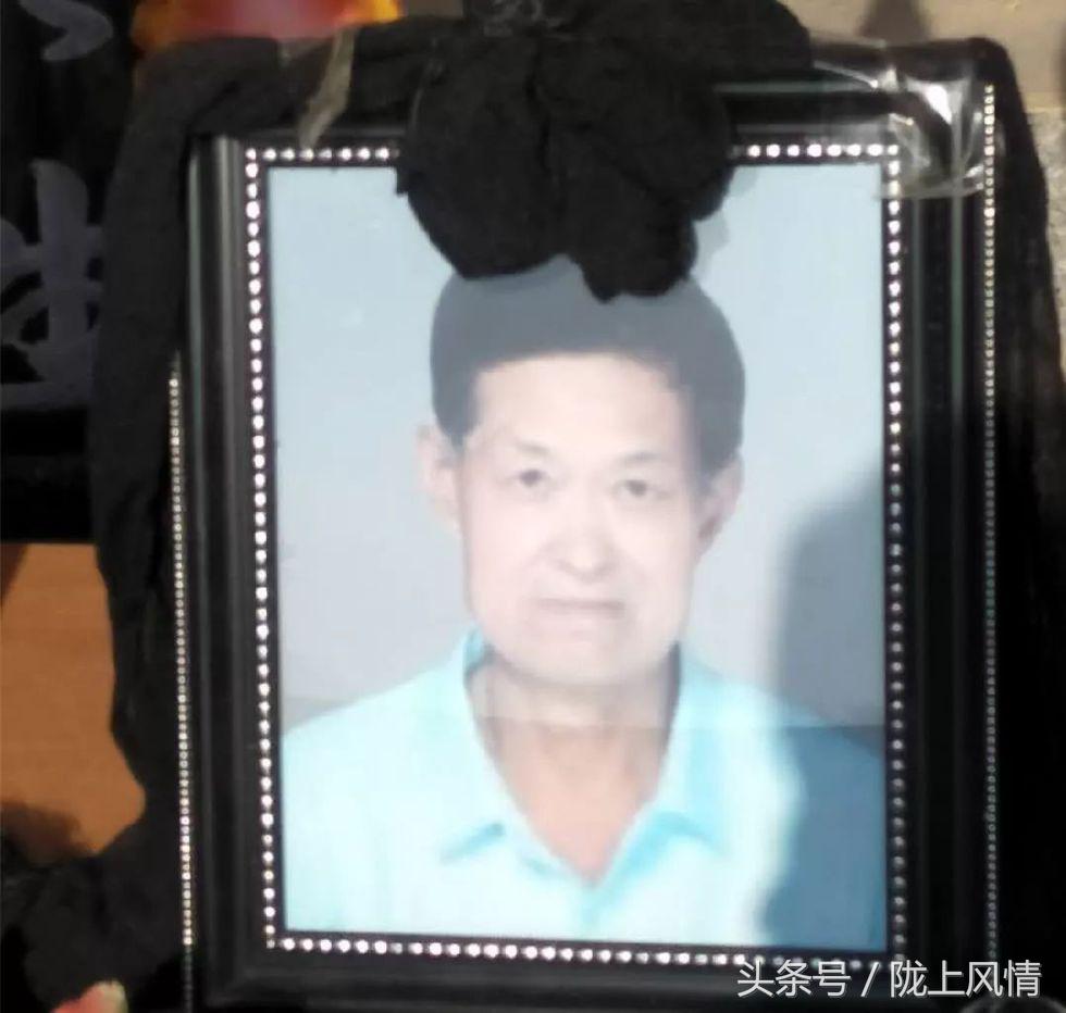 亲友敬挽,亲友缅怀戍边英雄