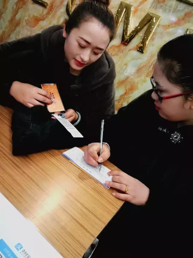 如何辨别皮草的真假,真假皮草的辨别方式