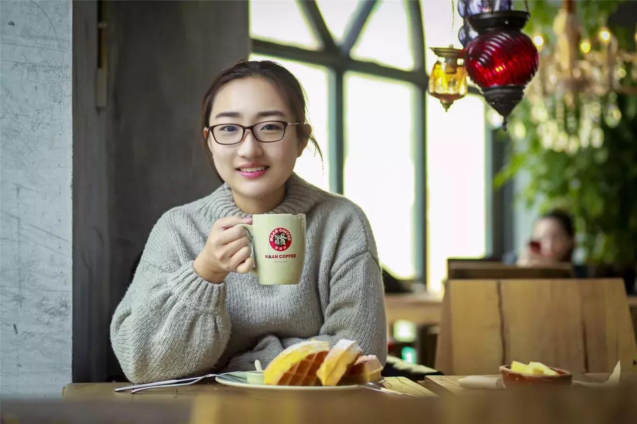 郑州耿直大妞美国开店，包下机舱，签了48个世界知名母婴品牌代理