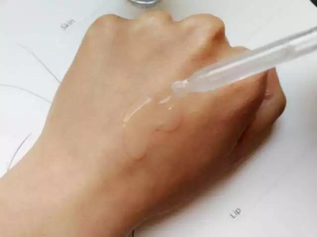 底妆起皮快速补救,皮肤不好干燥起皮卡粉怎么上底妆