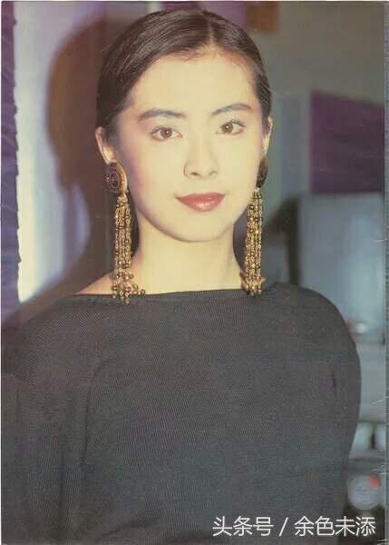 喜欢戴夸张耳饰的不止章子怡，还有她们