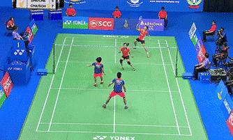 羽毛球双打接发球握拍姿势,羽毛球双打发球时站位