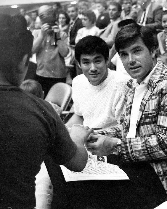 李小龙武术界第一人,华人巨星李小龙