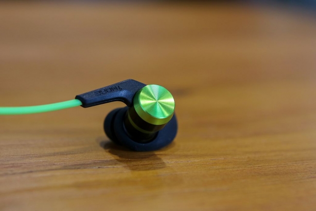 1moreiBfreePlus试玩:经典升级,让iPhone支持高清蓝牙音质