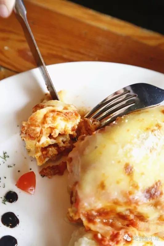 家附近居然藏着这么一家露天餐厅,市中隐藏的特色餐厅