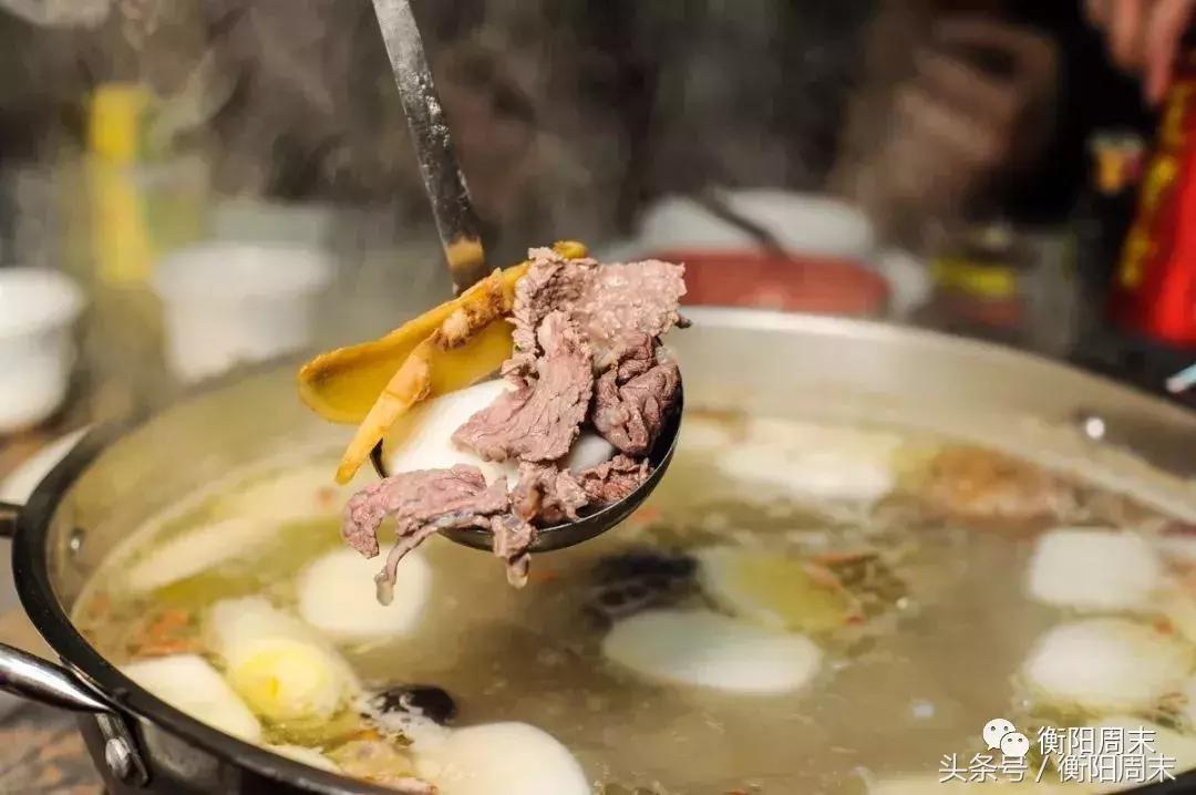 热气腾腾驴肉火锅看着就好吃,特色滋补驴肉火锅