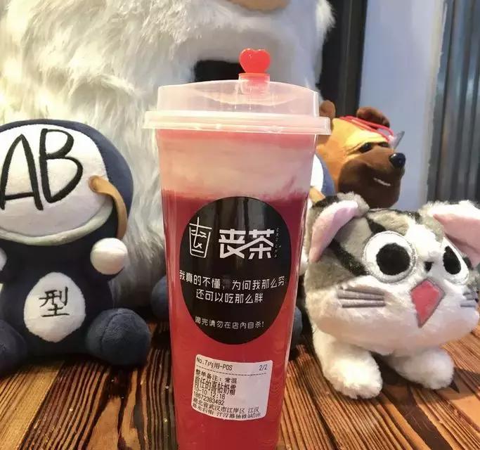 广州奶茶店被挤爆,奶茶店被挤爆