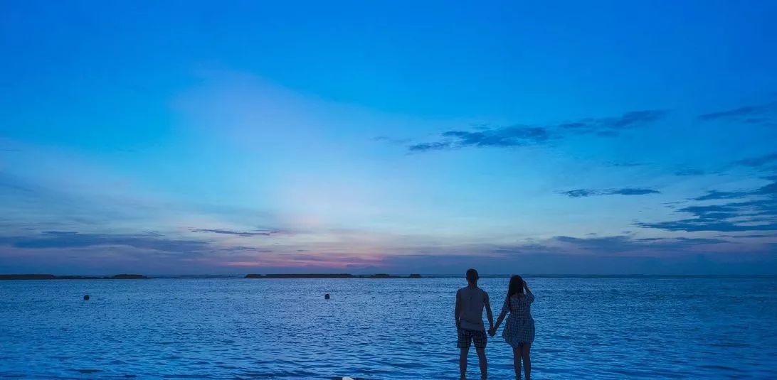 在全球最美夕阳面前，一口喝下巴厘岛的限量蓝！