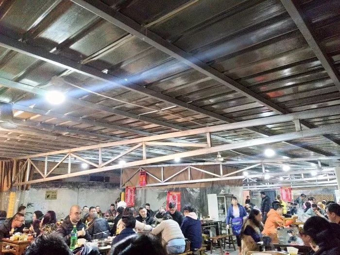 这些不好找的苍蝇火锅,是每个成都人火锅记忆的起点