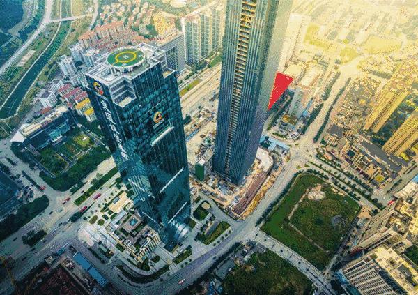 原本热闹的大街如今冷冷清清,现在的商场实体店冷冷清清