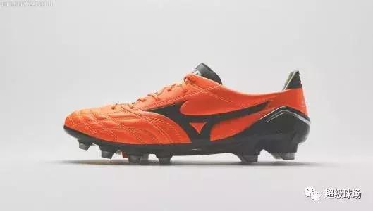 aj和足球鞋该选哪个,aj和阿迪达斯足球鞋选哪个