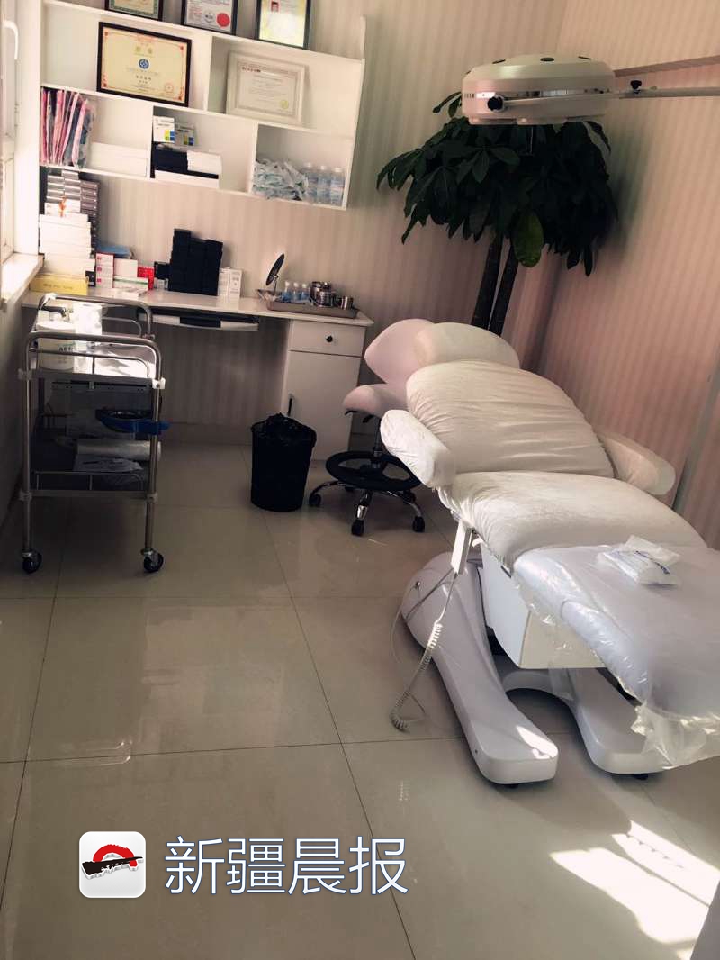 打完针针眼周围有小疙瘩,一女子打完三针疫苗胳膊肿成馒头