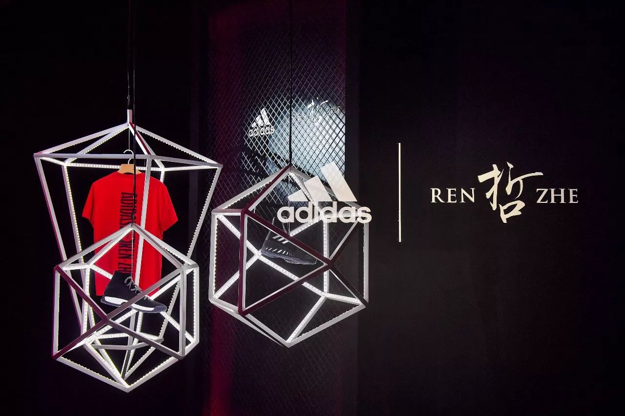 一个雕塑家所创作的球鞋是怎样做到「獒视群雄」的？