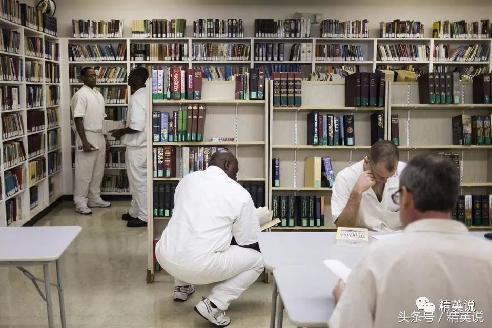 他在美国赚了27年的钱,他每年赚走美国上百亿