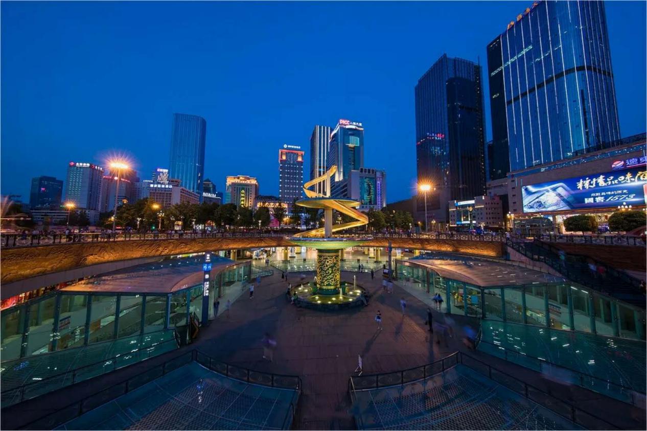 外地人究竟有多想留在成都？年度最泪目地铁广告出炉