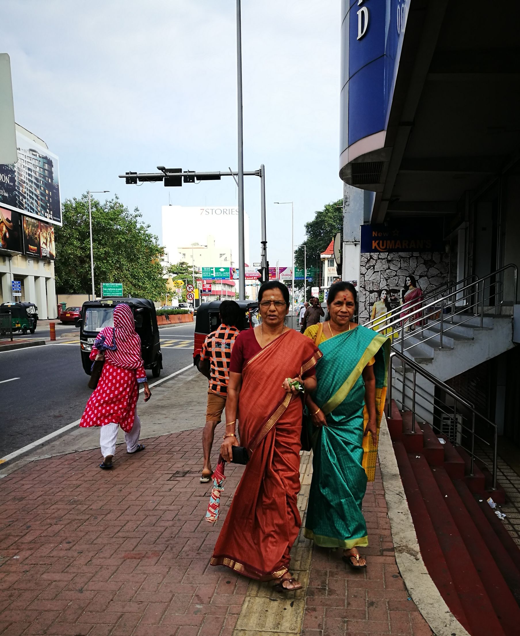 斯里兰卡服饰文化,卡塔尔民族服饰