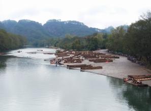 在炎炎夏日里体验寒冷的感觉,在寒风中的感受