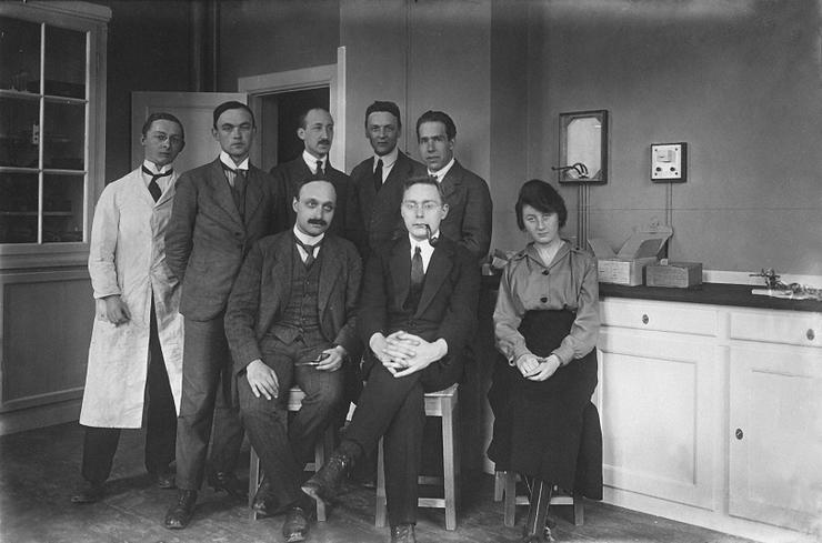 足球历史上那些有趣的故事,足球运动员最快的100米纪录