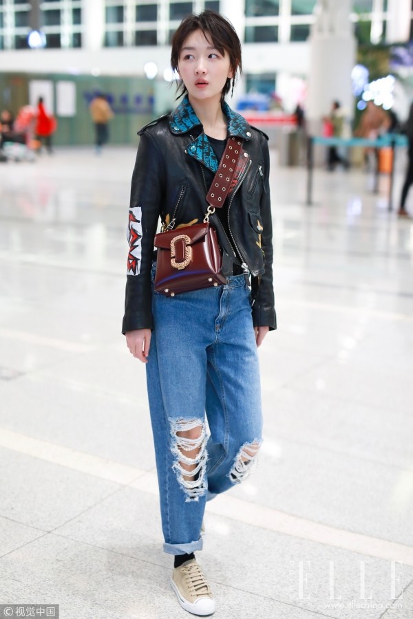 冬天加厚黑色牛仔裤,女生冬天穿黑色牛仔裤配过膝靴