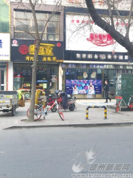 店家人行道上私设路障德城区城管执法局：如不整改将强制拆除