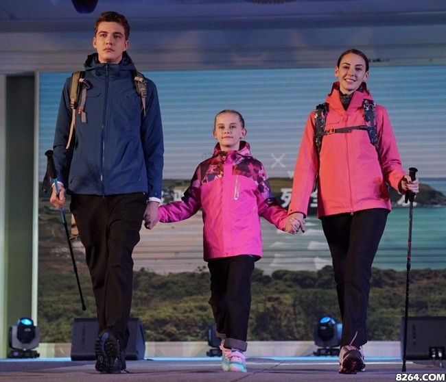 骆驼新品发布会范冰冰,范冰冰出席李晨发布会