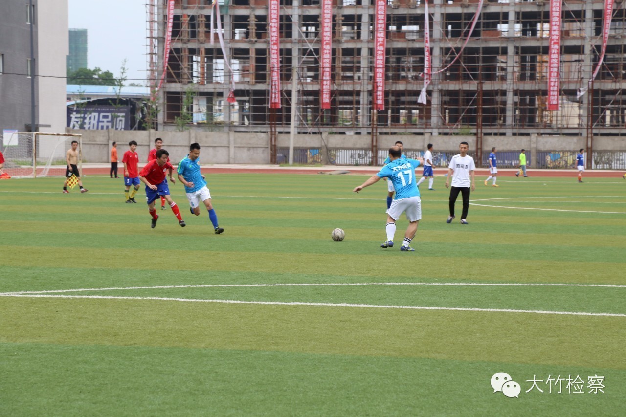 第35期图说：检察官“男神”----足球场上的英姿