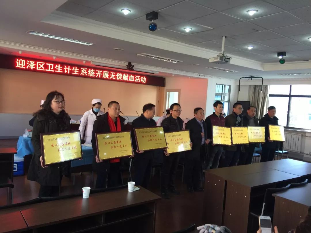 感恩寒冬腊月时的雪中送炭,腊八节愿你有人暖心有人暖身