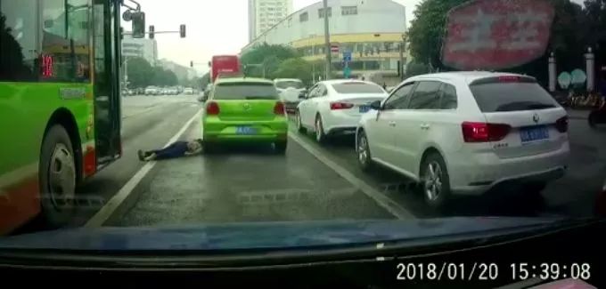 电动车撞到人逃跑算不算肇事逃逸,开电动车撞到人因惊吓逃逸