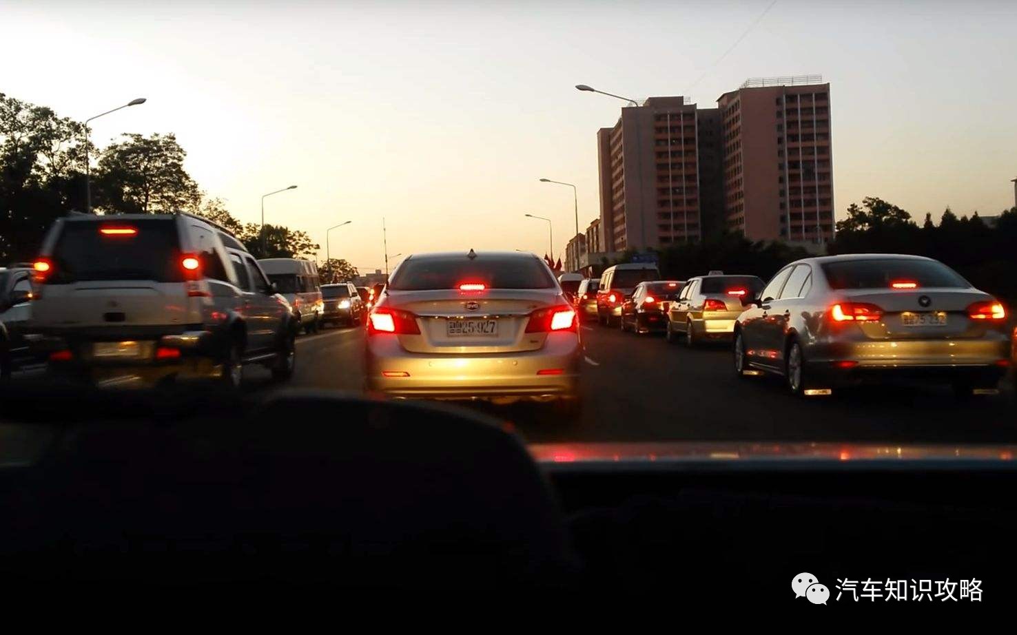 汽车仪表不显示油箱剩余公里,汽车油箱在仪表盘显示剩多少油