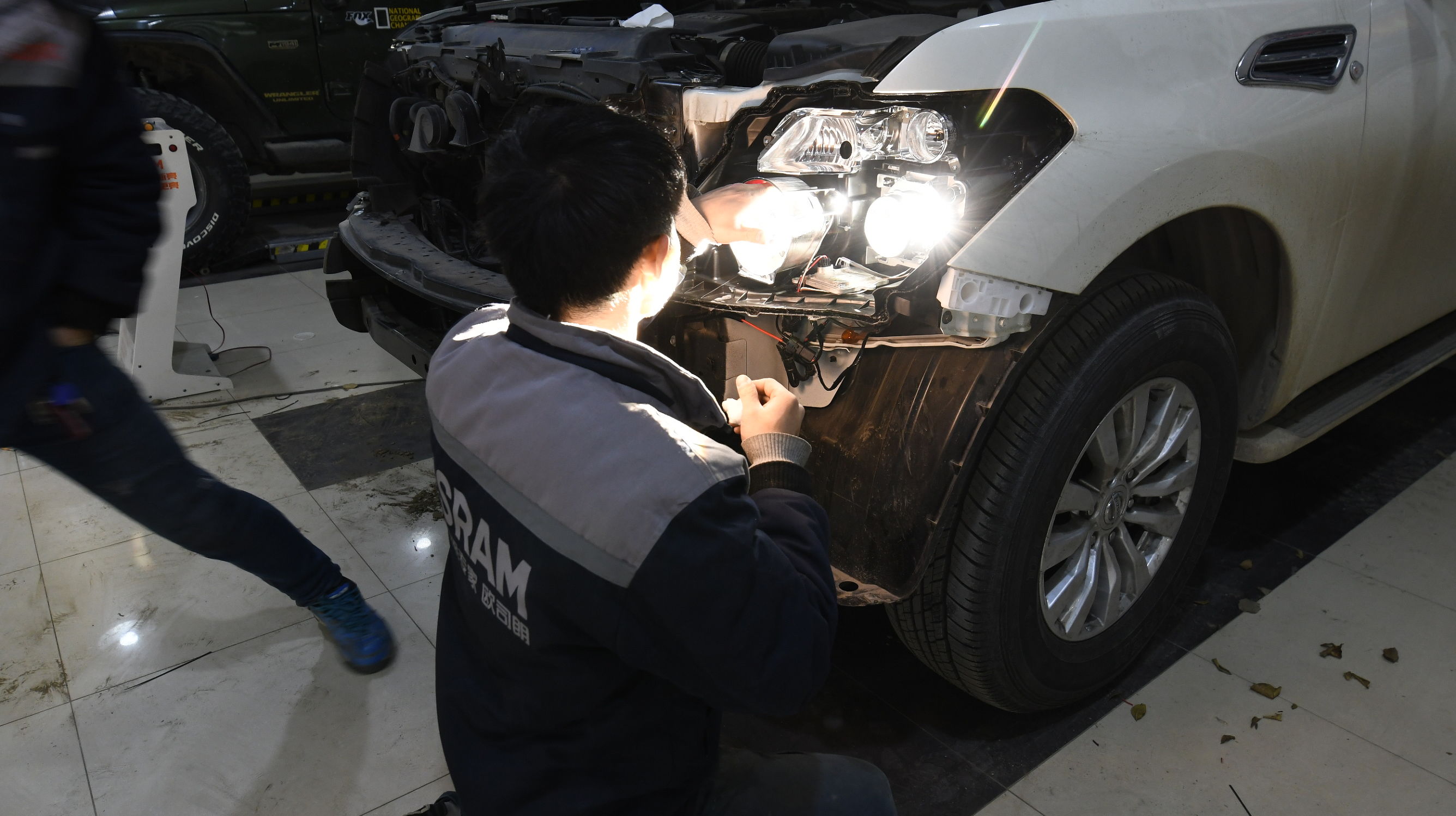 途乐y62改装激光大灯,日产途乐卤素灯