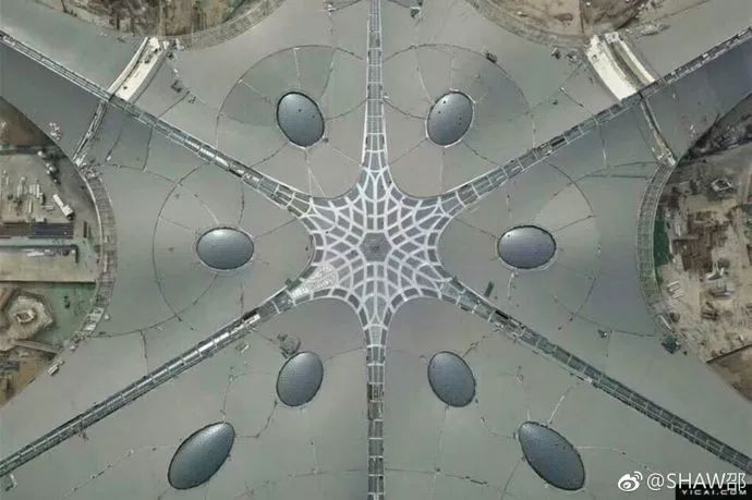 北京大兴国际机场像外星建筑,北京新机场现在建成什么样了