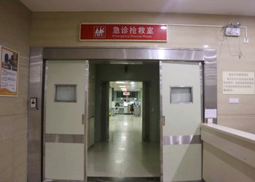 7个月宝宝呕吐不精神35.5度,七个月宝宝呕吐但不哭不闹正常吗