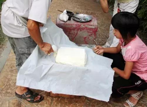 深度解密！湖北一贫困县城儿时爱吃的“打糖”，流行用胶鞋底来换