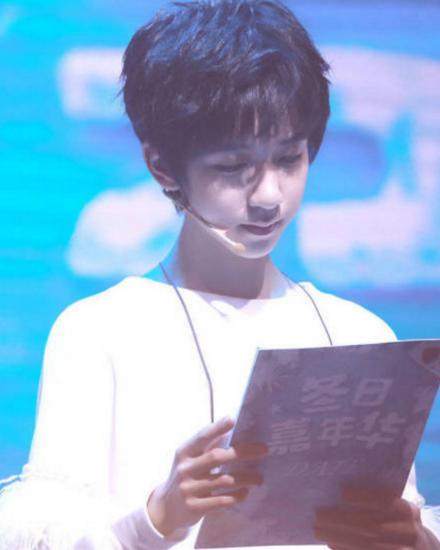 tf家族兄弟们对贺峻霖的宠爱,tf家族贺峻霖几代