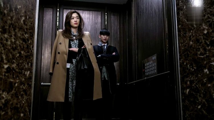 1000块钱的双面呢大衣是羊毛的吗,100羊毛含量双面呢大衣是真的吗